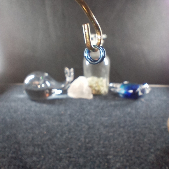 Pretty Heart Necklace + 2 pairs of tiny huggie hoop earrings - Picture 7 of 16